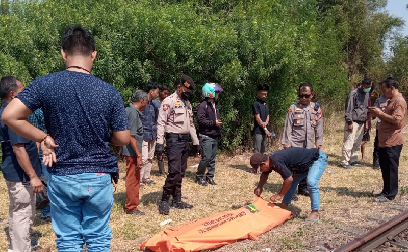 Pemotor Perempuan Tewas Tersambar Kereta di Bekasi usai Nekat Terobos Pintu Pelintasan