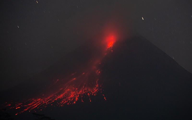 Gunung Merapi Luncurkan Awan Panas Guguran Sejauh 1,5 Km