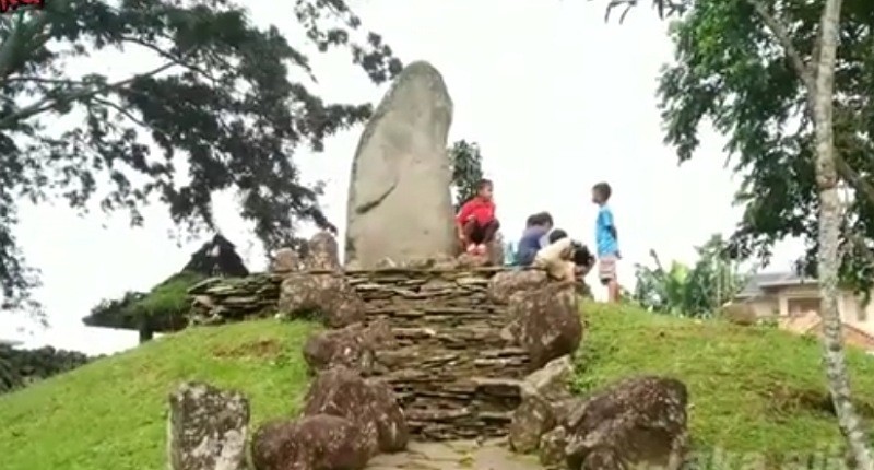 6 Surga Tersembunyi di Kaki Gunung Ciremai, Unik Ada Telaga Biru hingga Desa Purbakala 