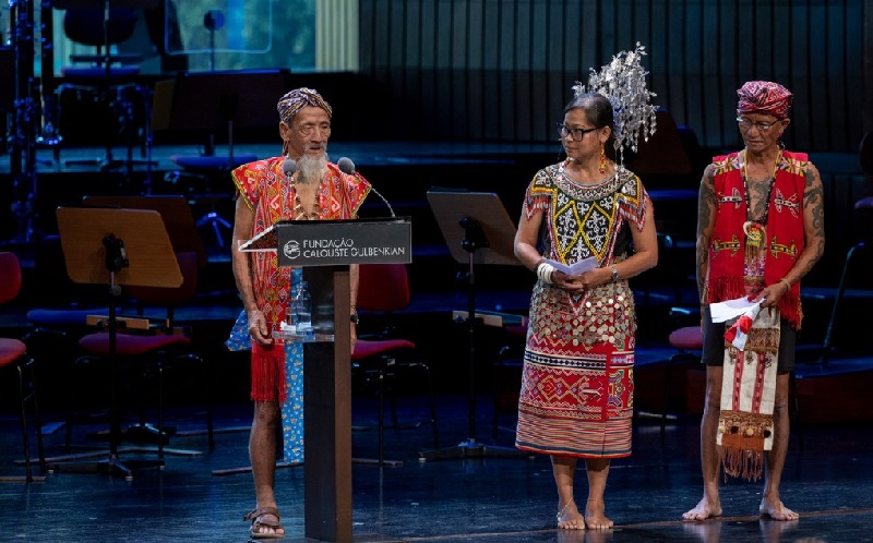 Apai Janggut Tokoh Adat Dayak Iban Sungai Utik Raih Penghargaan Gulbenkian Prize for Humanity di Portugal