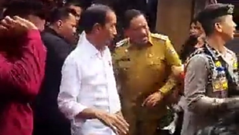 Kronologi Bupati Bengkulu Utara Ditarik Paspampres saat Dampingi Presiden Jokowi
