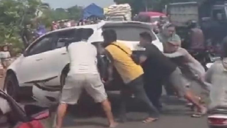 3 Mobil Tabrakan Beruntun di Jalan Lingkar Timur Cianjur, 1 Orang Luka