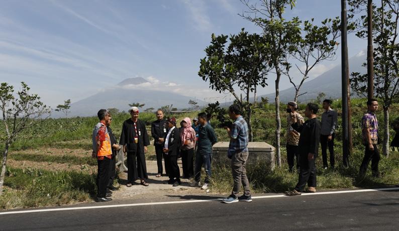 Ganjar Pranowo Cek Perbaikan Jalan Jumo-Muntung Temanggung Hasil Bankeu Rp5 Miliar