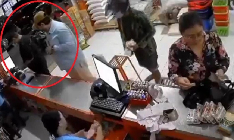 Bule Hipnotis Kasir Toko Grosir di Denpasar, Modus Beli Rokok Bawa Kabur Rp3,6 Juta