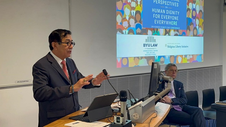 Menkumham Yasonna Hadiri Konferensi di Oxford, Bicara soal Martabat Manusia