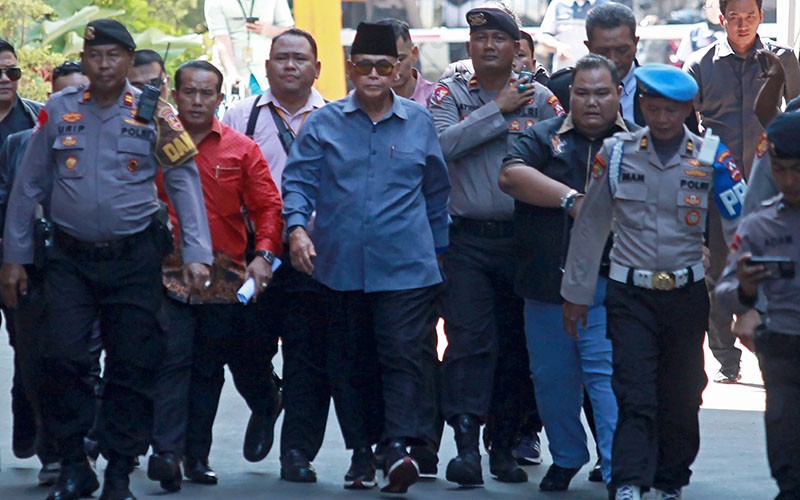 Bareskrim Geledah Ponpes Al Zaytun, Baju dan Kursi Panji Gumilang Diamankan