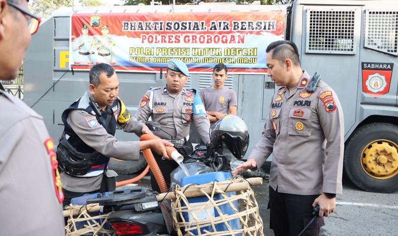 Kekeringan Landa Grobogan, Polres Terjunkan Water Cannon dan Motor Bronjong Suplai Air 