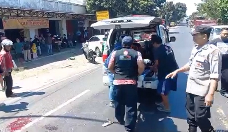 Kecelakaan di Mojokerto, Buruh Pabrik Kerupuk Tewas Ditabrak Truk dari Belakang