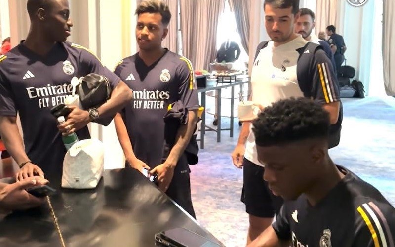 Tak Hanya Jago Main Bola, Aurelien Tchouameni Pamer Kemampuan Piano