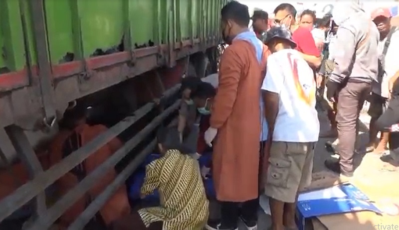 Kecelakaan di Jombang, Mahasiswa Tewas Terlindas Truk gegara Jatuh saat Nyalip 