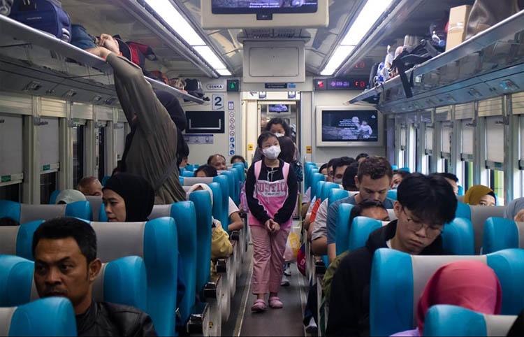 PT KAI Siapkan Denda bagi Penumpang yang Sengaja Gunakan Tiket Tak Sesuai Relasi