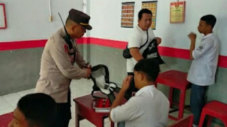 Polisi Datangi Sekolah di Bitung, Razia dan Beri Edukasi Cegah Tawuran hingga Miras