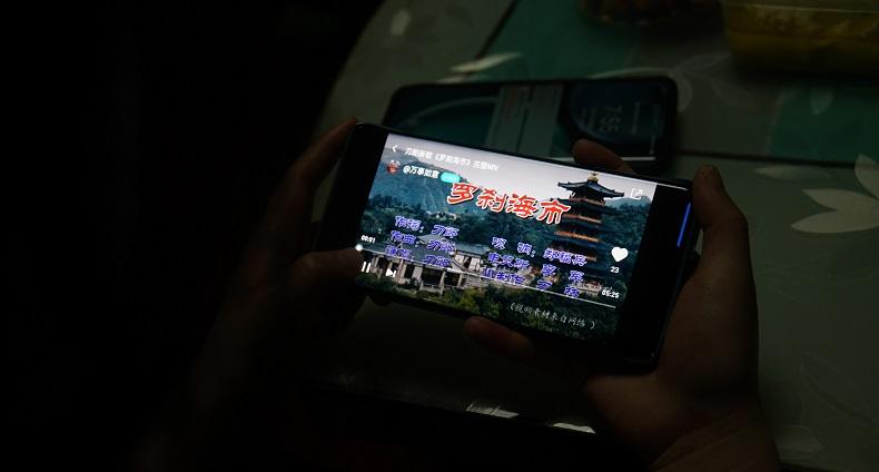 China Akan Batasi Penggunaan Smartphone ke Remaja Cuma 2 Jam, Anak-Anak Hanya 8 Menit
