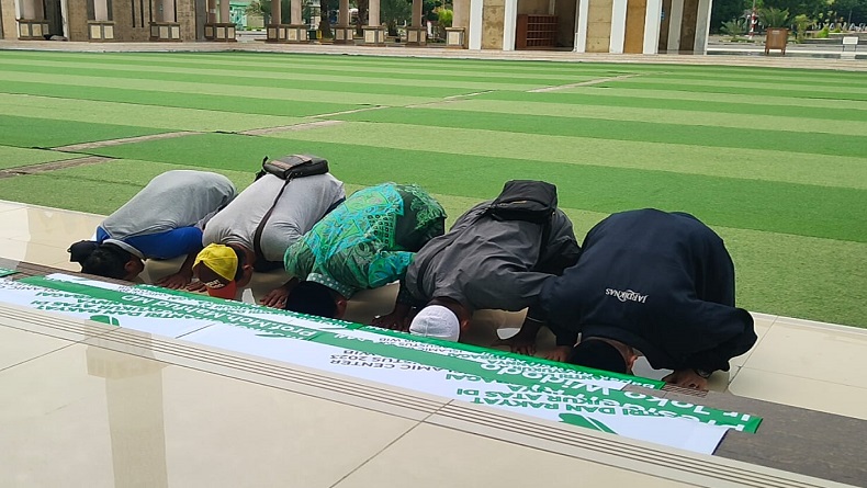 Panji Gumilang Tersangka, Massa ASRI Sujud Syukur di Islamic Centre Indramayu