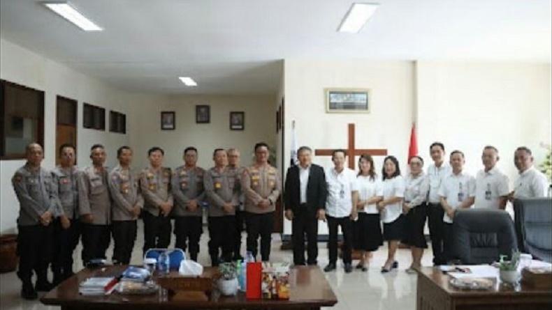 Perkuat Silaturahmi, Kapolres Tomohon Datangi Kantor Sinode GMIM
