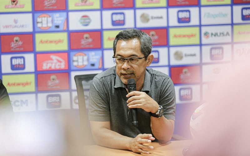 Gagal Penuhi Target, Persebaya Istirahatkan Aji Santoso