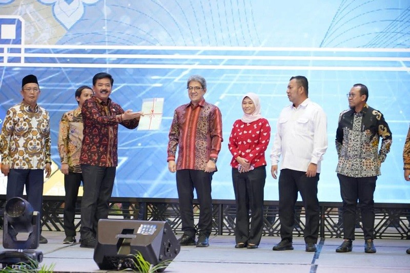 Terima Sertifikat dari Menteri ATR, Badan Otorita IKN Segera Bangun 3 Fasilitas Ini  