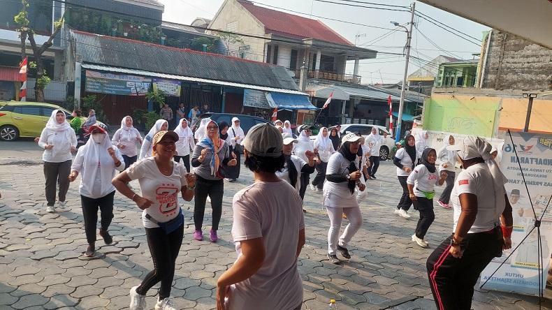 Ratusan Ibu-ibu Antusias Ikut Senam dan Pengobatan Gratis Kartini Perindo di Jakut