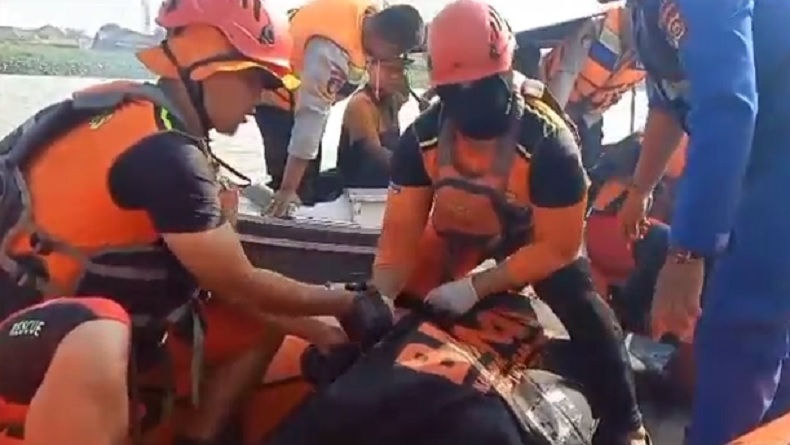 Tertabrak Kapal Tongkang, Pelajar SMP Ditemukan Tewas Mengapung di Sungai Musi