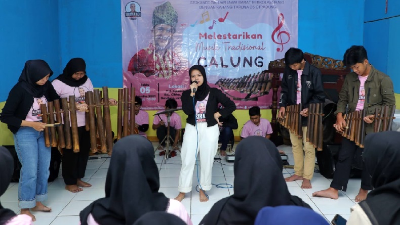 Ganjar Pranowo Lestarikan Seni Tradisional Sunda, Relawan Gelar Pertunjukkan Calung di Bandung