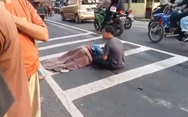 Kecelakaan di Lumajang, 2 Pengendara Motor Kritis Terlindas Truk Batu Bara 