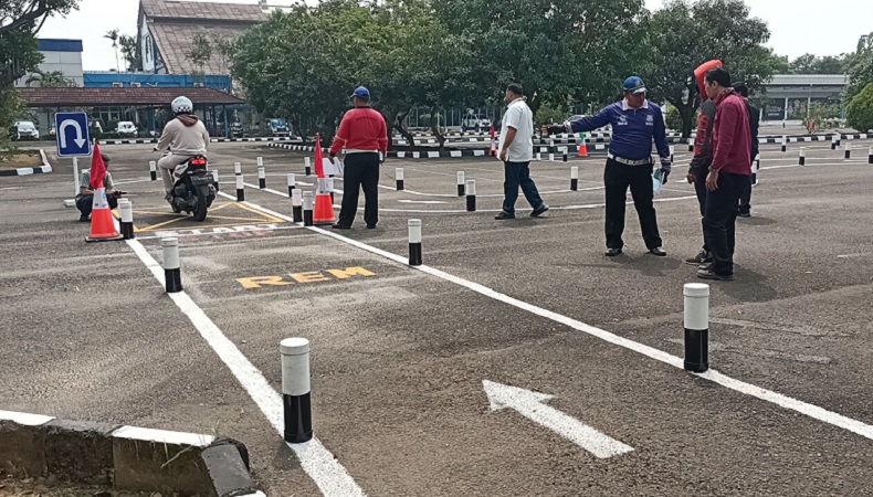350 Pemohon Ujian SIM C dengan Lintasan Baru di Daan Mogot, 346 Lulus dan 4 Gagal