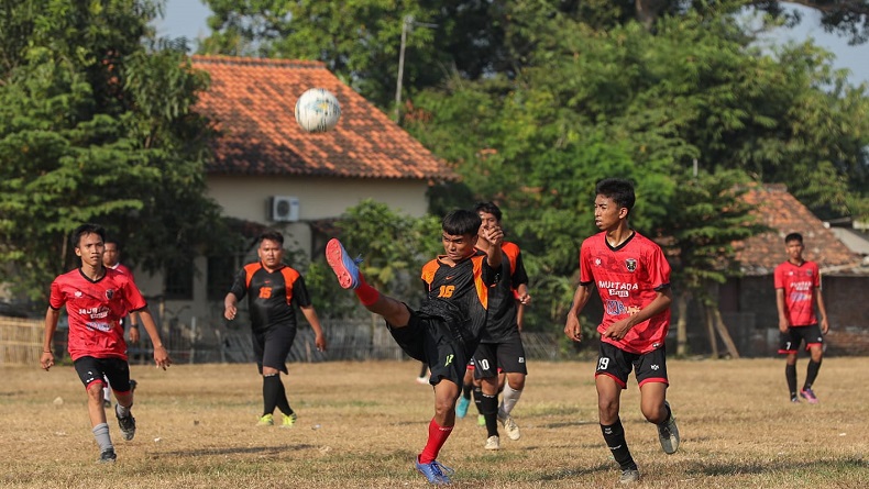 Gelar Kompetisi Sepak Bola Antardesa, Relawan Sosialisasikan Bacapres Ganjar Pranowo di Indramayu