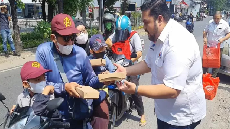 Bagikan KTA Berasuransi di Duren Sawit, Bacaleg Partai Perindo: Penuhi Kebutuhan Masyarakat