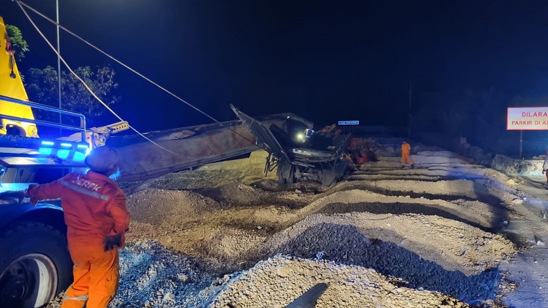 Kecelakaan Maut di Tol Cipularang, Truk Boks Terbalik, Sopir Tewas Tergencet