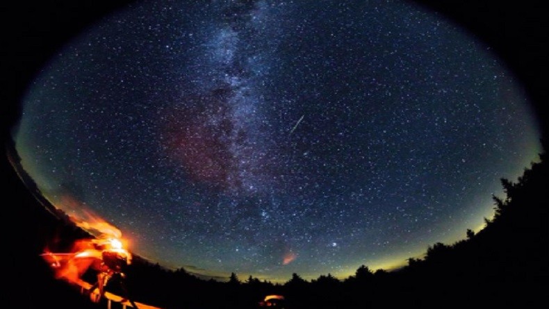 Begini Proses Terjadinya Hujan Meteor Perseid yang Tawarkan Pemandangan Indah 