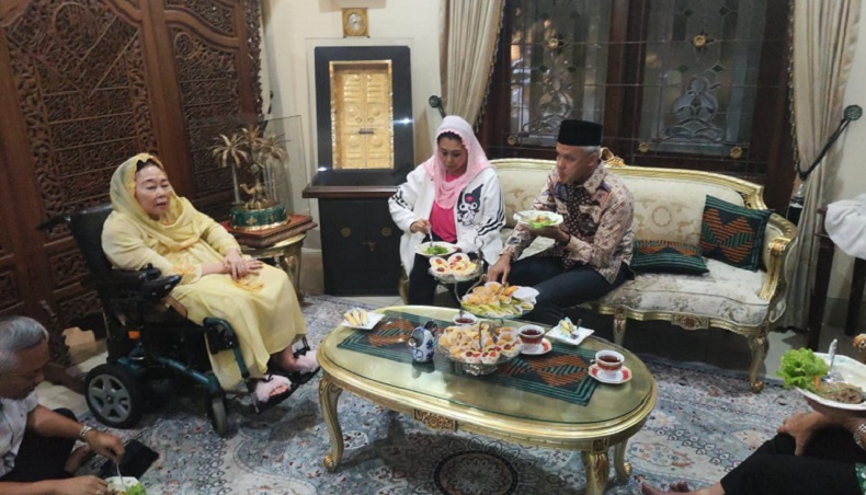 Ganjar Bertemu Istri Gus Dur Sinta Wahid di Ciganjur