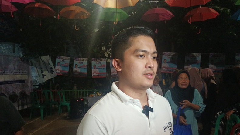 Bacaleg Partai Perindo Diska Resha Bagikan KTA Berasuransi di Manggarai Selatan