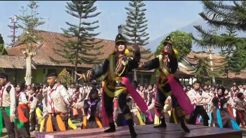  Hari Pramuka, Ratusan Siswa dan Guru Menari Massal Tari Bangilun Khas Temanggung