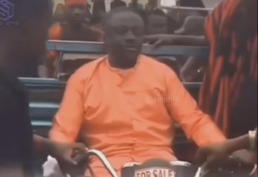 Viral Pemakaman Unik di Ghana, Jenazah Mengendarai Motornya Sendiri ke Kuburan
