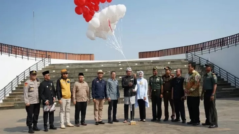 Resmikan Alun-Alun Ajarwana, Ridwan Kamil Harap Indeks Kebahagiaan Warga Bekasi Meningkat