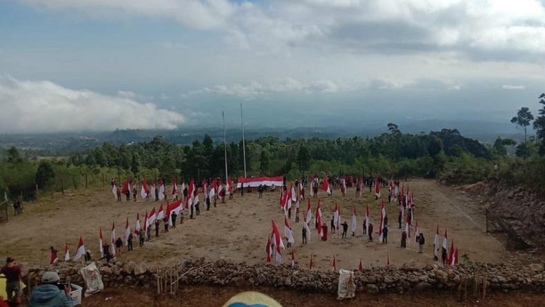 Semarakkan HUT RI, 78 Bendera Merah Putih Diarak ke Puncak Agrowisata Bontolojong
