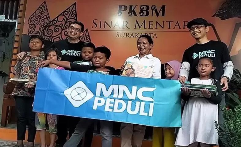 Dapat Bantuan Buku Bacaan dari MNC Peduli, Ini Harapan PKBM Sinar Mentari Solo 