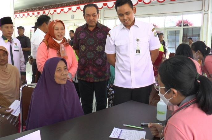 Ratusan Warga Ikuti Pemeriksaan Kesehatan Gratis MNC Peduli  dan Pemkab Kendal