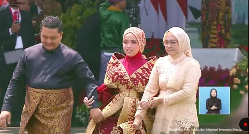 Putri Ariani Tampil di Istana Negara Kenakan Songket Merah dengan Benang Nuansa Emas, Mewah Banget!