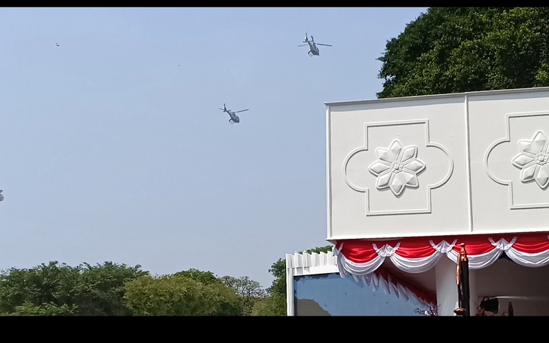 Unik, Helikopter Ikut Menari Gemu Fa Mi Re di Atas Istana Meriahkan HUT ke-78 RI