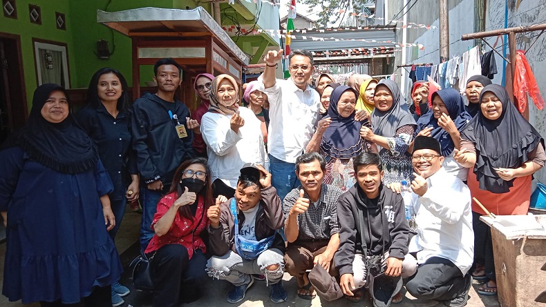 Kusno, Pedagang Bakso di Bandung Tak Nyangka Dapat Bantuan Gerobak Partai Perindo