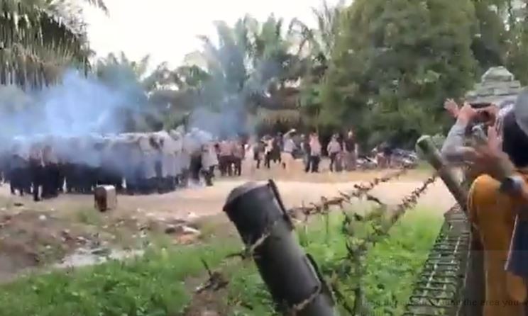 Demo Buruh di Bengkayang Rusuh, 1 Orang Tertembak Sejumlah Mobil Polisi Dirusak