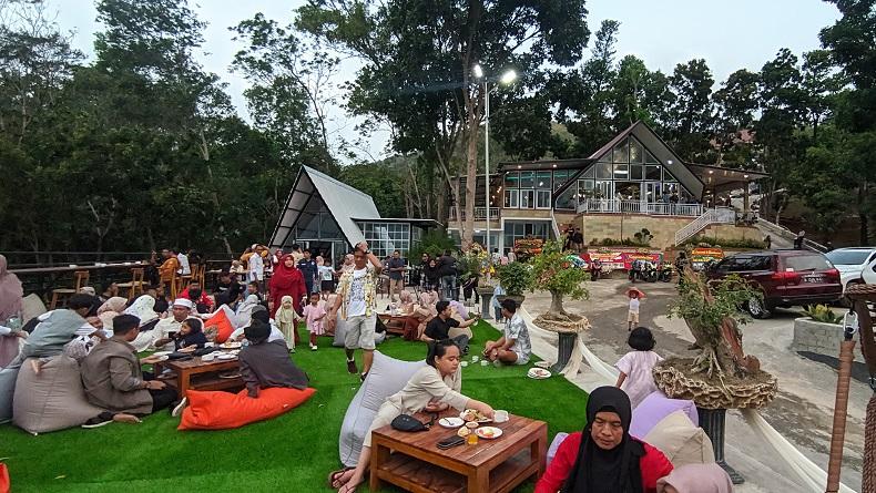 Kafe dan Resto Instagramable di Bukit Sunset Hill Sukabumi, Destinasi Santai yang Hits