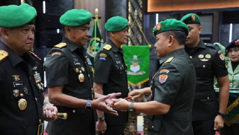 Resmi, Mayjen TNI Harfendi Pegang Tongkat Komando Pangdam IX Udayana