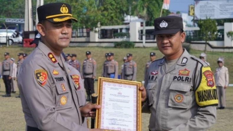Polisi Jujur Terima Penghargaan Kapolres Lampung Utara, Kembalikan Uang di Mesin ATM