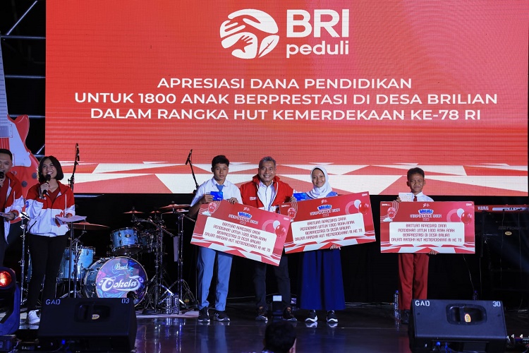 Peringati Hari Kemerdekaan RI, BRI Salurkan Beasiswa untuk 1.800 Anak Berprestasi