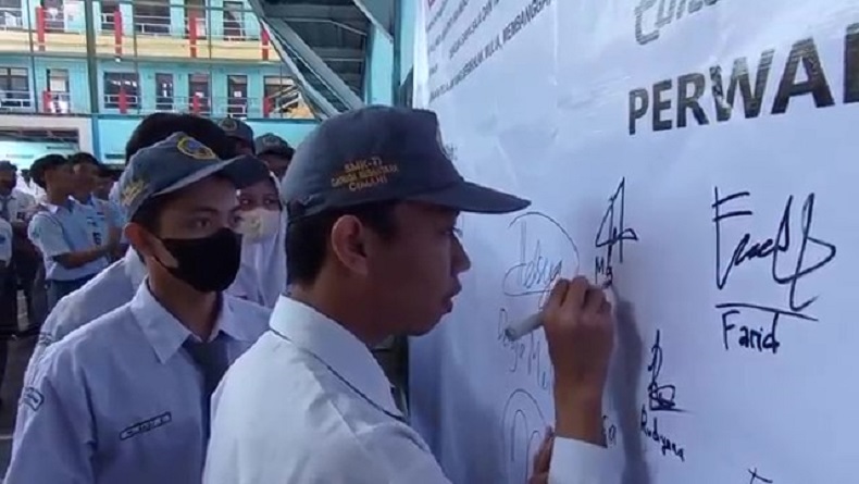 Ratusan Pelajar Cimahi Deklarasi Antiperundungan, Gelar Aksi Tanda Tangan Massal
