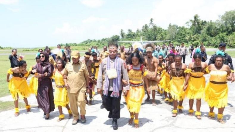 Kapolda Papua Irjen Pol Mathius Fakhiri Kunjungi Sarmi, Disambut Tarian Adat