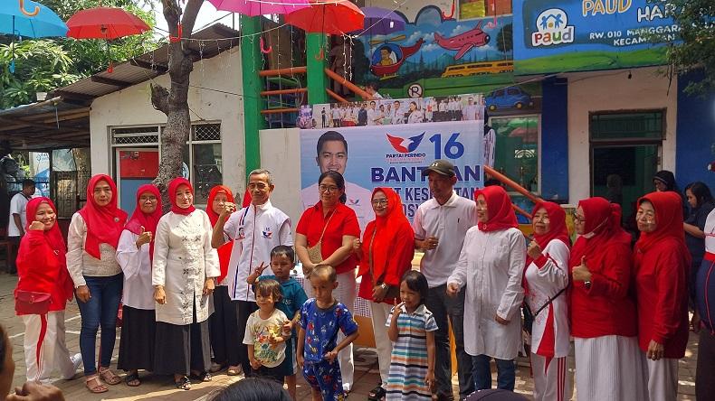Bacaleg Partai Perindo Diska Resha Putra Salurkan Alkes ke Posyandu di Manggarai Jaksel