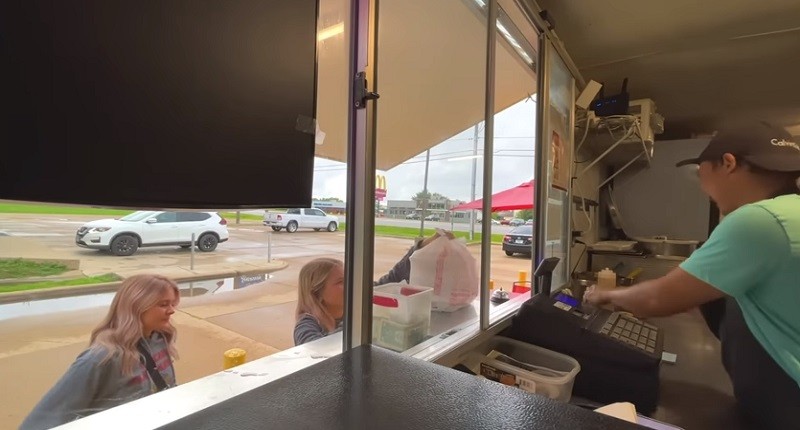 Viral Pria asal Bali Jualan Nasi Goreng di Amerika, Banyak Bule yang Ketagihan